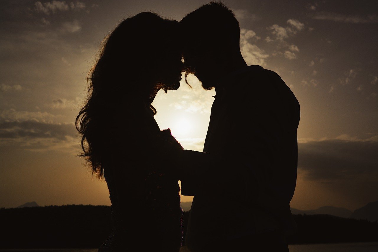 ATTRACT LOVE INTO YOUR LIFE WITH MY FULL MOON LOVE SPELLS